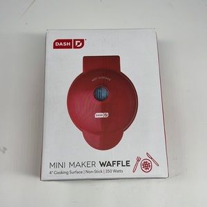 Dash Red Mini Waffle‎ Maker